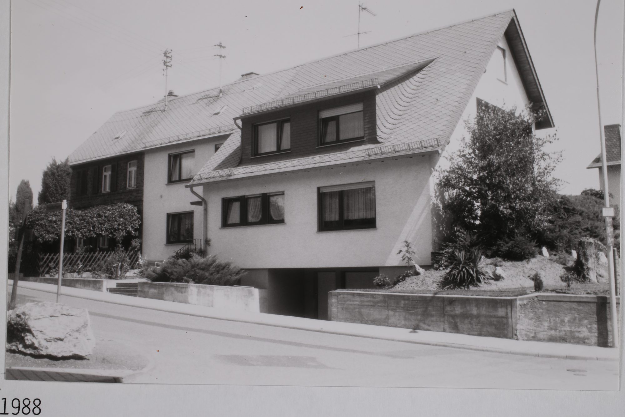 Friedhofsweg 1, 1988