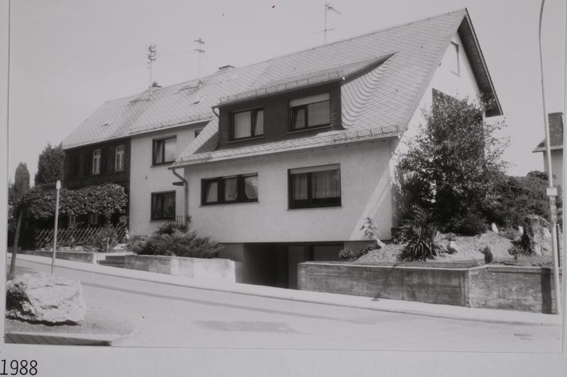 Friedhofsweg 1, 1988